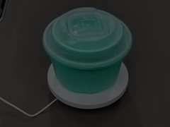 Синяя пластиковая коробка